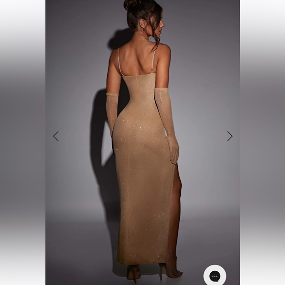 Baby boo Gold sparkly maxi dress
Perfect for prom dress - Picture 4 of 9